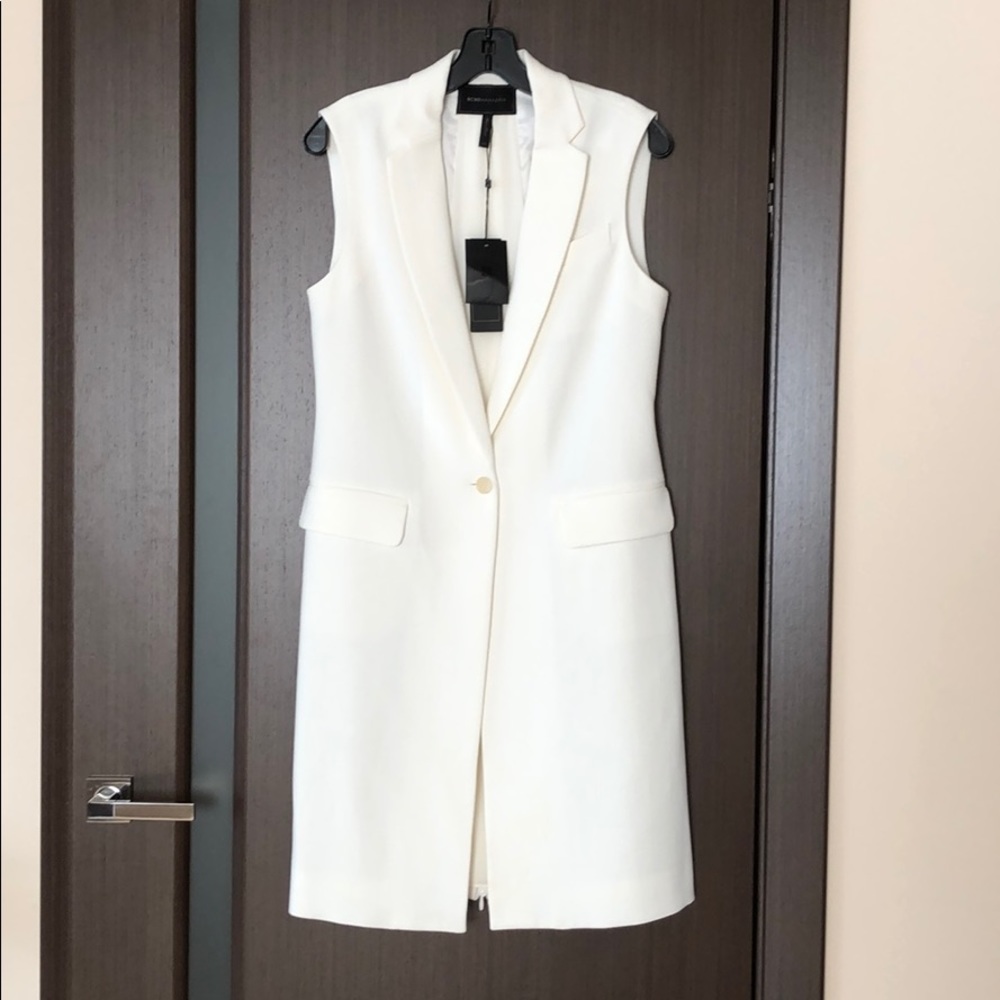 Sleeveless white jacket
